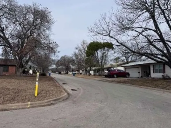 406 Bluebonnet Dr, Kerrville, TX 78028