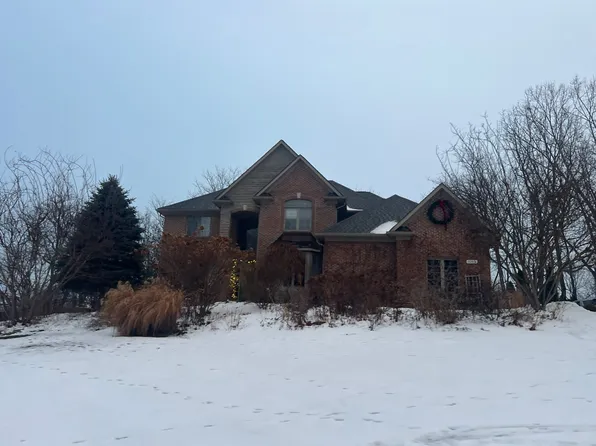 1083 Ravensview Trl, Milford, MI 48381