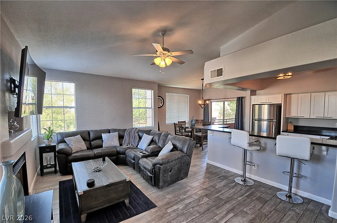 3 bed, 2.0 bath, 1344 sqft, $1,695 — Photo 1