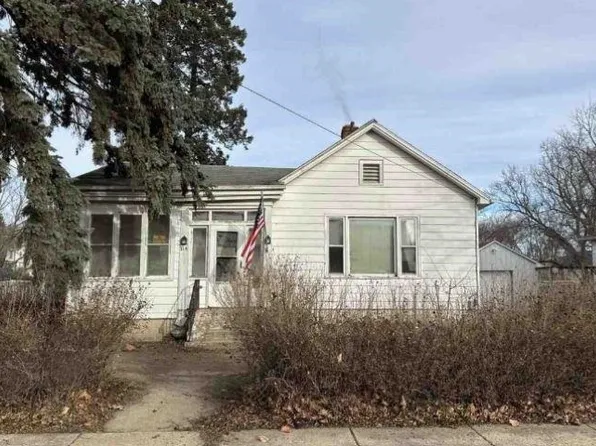 714 E Center St, Freeport, IL 61032