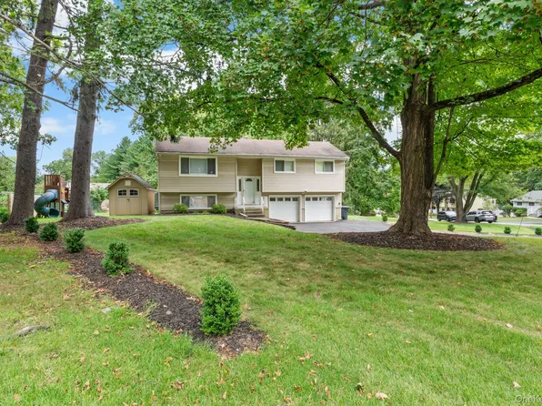 1 Phillips Drive, Airmont, NY 10901