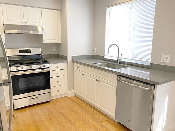 4th image of 1755 California Dr APT 1