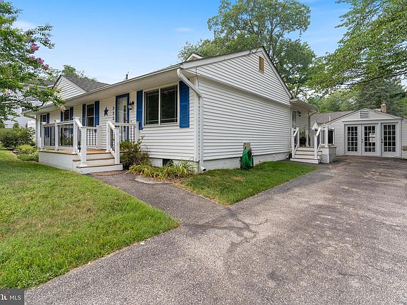 4th image of 850 Holly Ave
