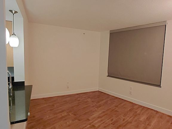 4th image of 2001 15th St N APT 913