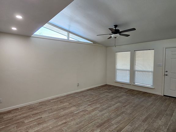 3rd image of 2801 Lovell Dr #A