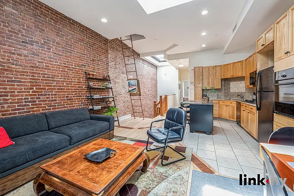 Rented by Link NY Realty | media 68