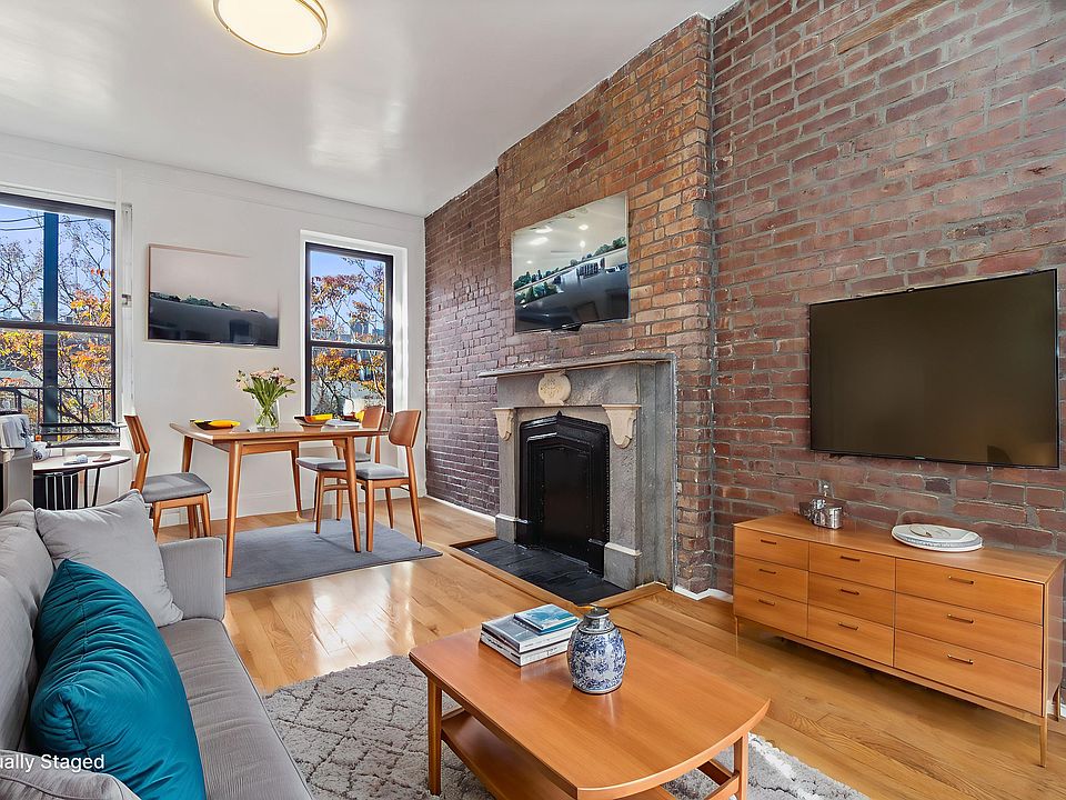 1st image of 300 W 10th St APT 4B