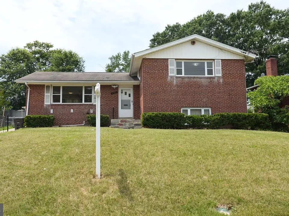 7104 Adelphi Rd