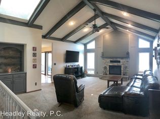 1221 Cork Dr, Papillion, NE 68046