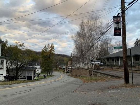 Exterior Neighborhood (street photo)