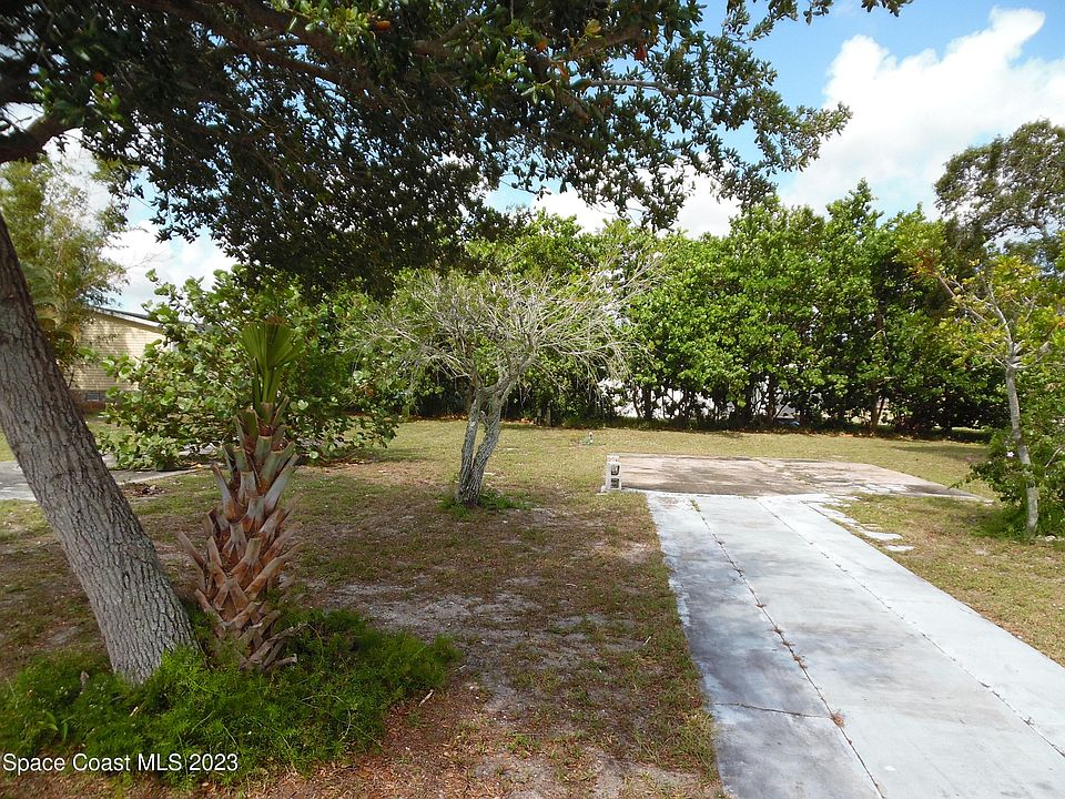 1st image of 415 Plover Dr