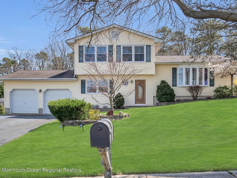 1st image of 215 Woodberry Dr