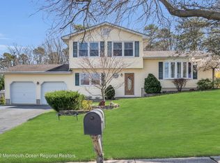 215 Woodberry Dr, Toms River, NJ 08753