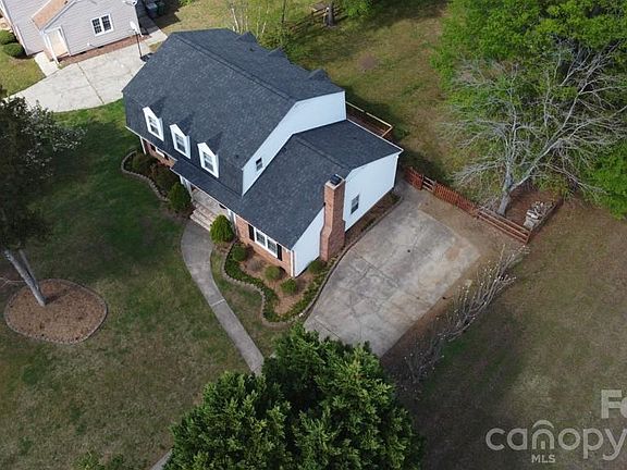 3rd image of 2232 Lawton Bluff Rd