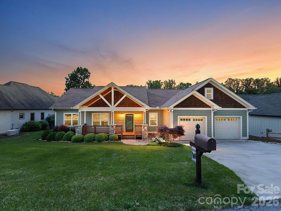 1st image of 4 Farm Pond Ln