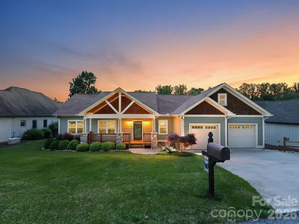 4 Farm Pond Ln, Candler, NC 28715