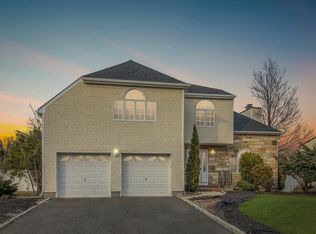 27 La Valencia Rd, Old Bridge, NJ 08857