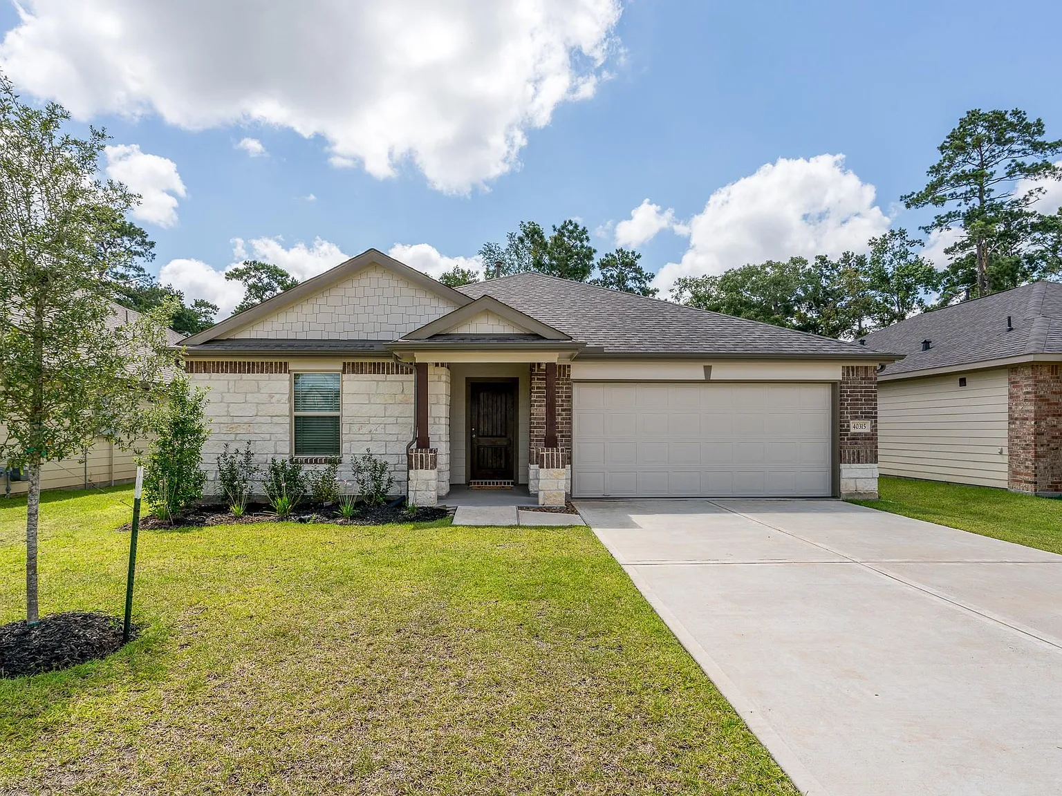 4 bed, 2.0 bath, 1986 sqft, $2,300 — Photo 2