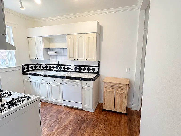 Kitchen (facing west)