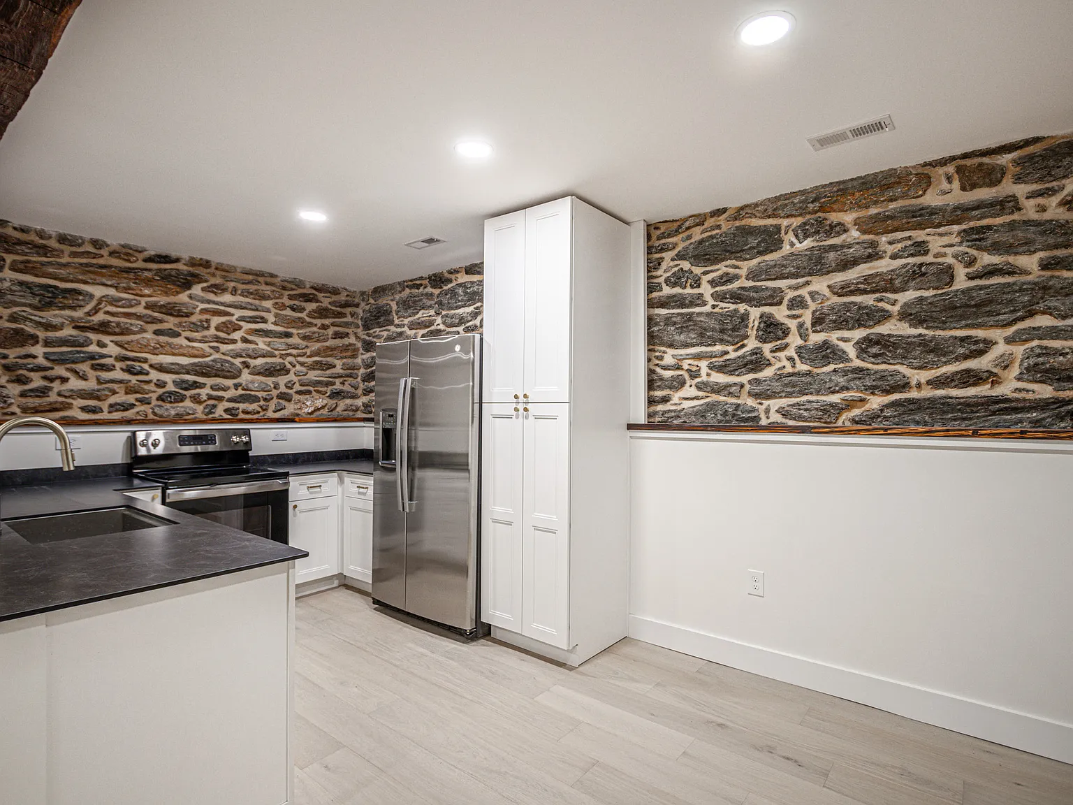 9 S Main — Photo 3