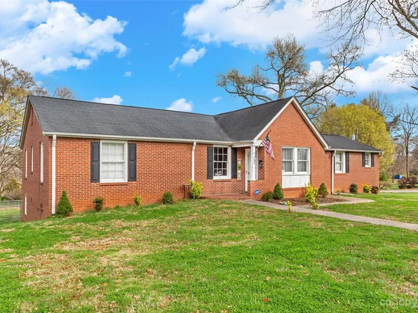 111 Edgewood Ave, Morganton, NC 28655