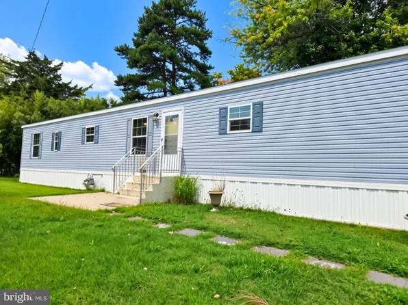 71 Colonial Dr, Chesilhurst, NJ 08089