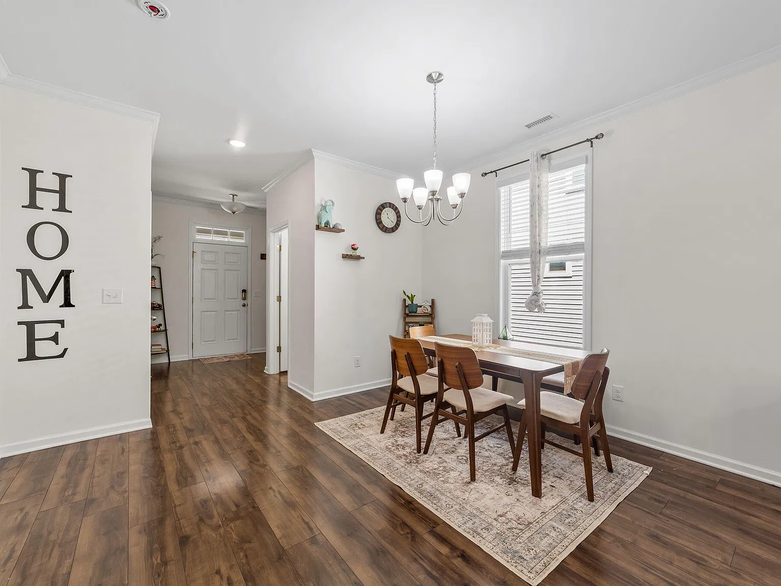 3 bed, 2568 sqft, $2,250 — Photo 3