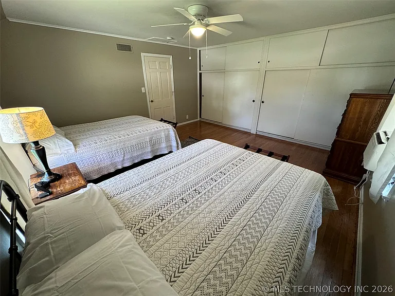 1525 Hillcrest Dr — Photo 25