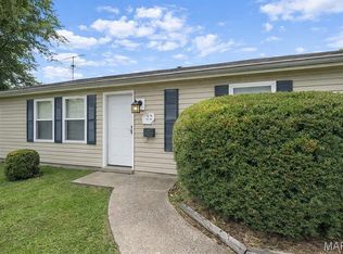 122 Lazarcheff Dr, Cahokia, IL