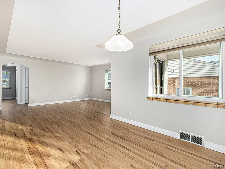 1150 S Jackson St — Photo 12