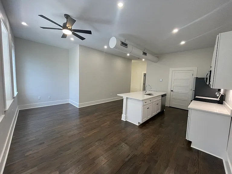 843 Forsyth St — Photo 8