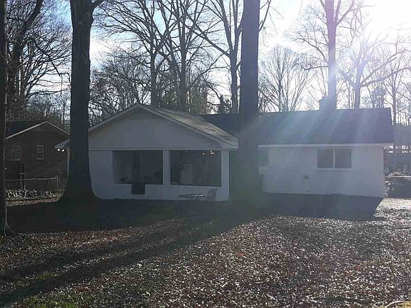 3rd image of 228 Belair Ln