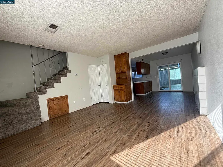 1648 W North Bear Creek Dr — Photo 4