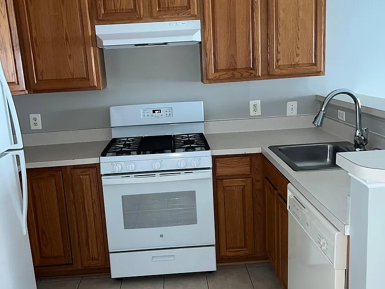 15618 Everglade Ln #304 — Photo 8