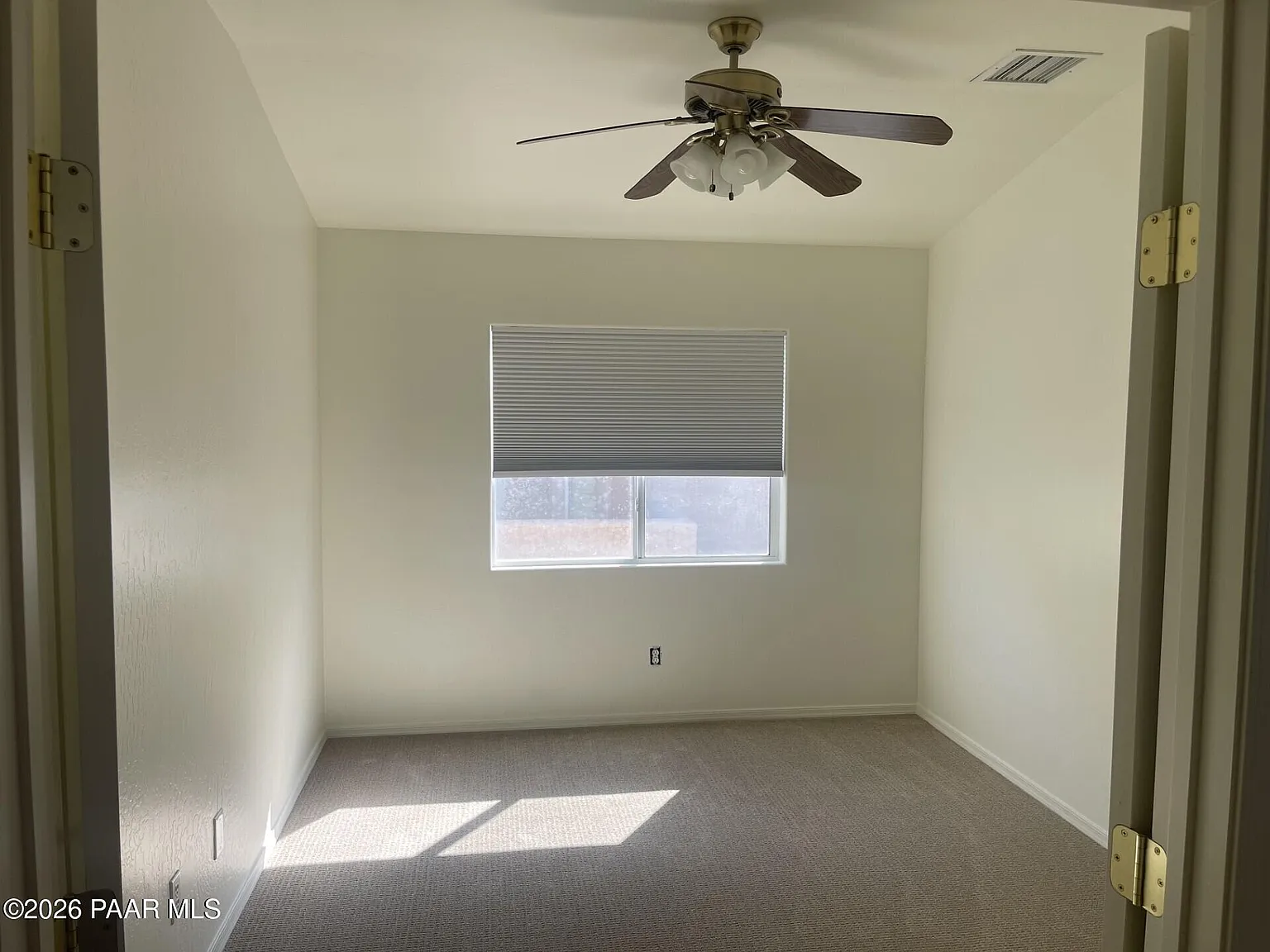 3 bed, 2.0 bath, 1819 sqft, $2,544 — Photo 3