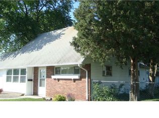 2 Quill Rd, Levittown, PA 19057