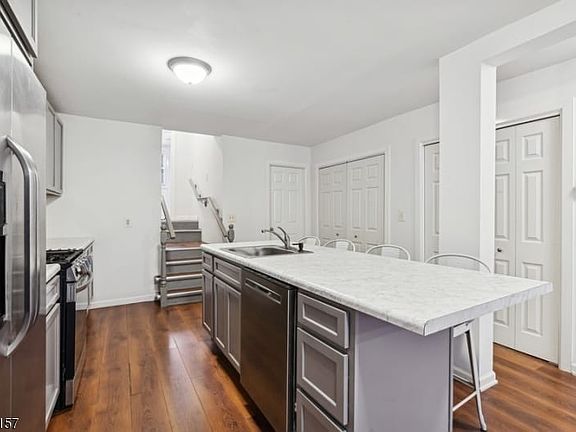 2nd image of 591 Bramhall Ave #1