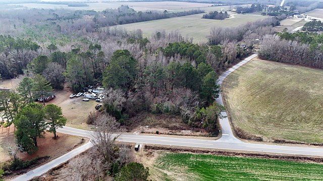 2nd image of 3910 Slip Rd