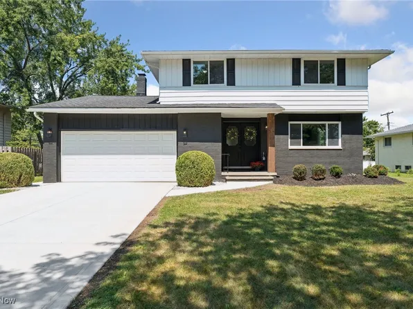 13764 Indian Creek Dr, Middleburg Heights, OH 44130