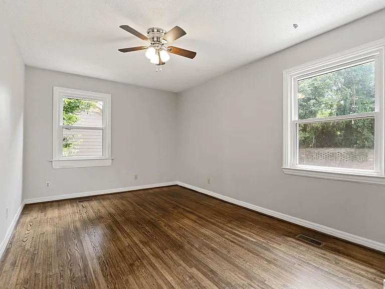 5 Beverly Hts — Photo 15
