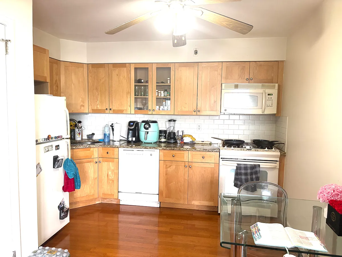 Building Photo - 358 Valley Brook Ave #4
