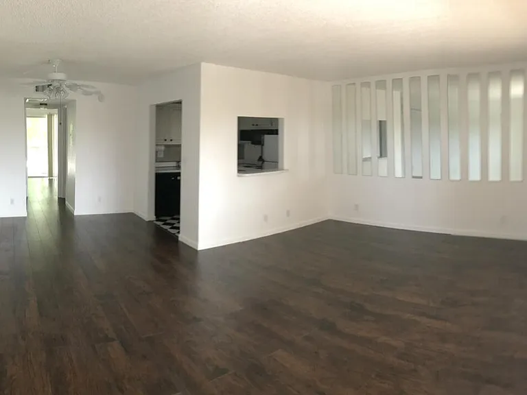 700 Village Green Ct #302 — Photo 3