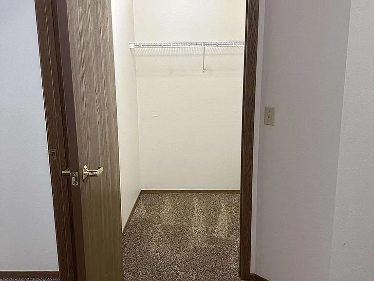 Dakota E & W Apartments — Photo 22