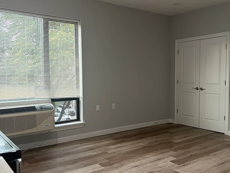 65 Auburn St — Photo 3