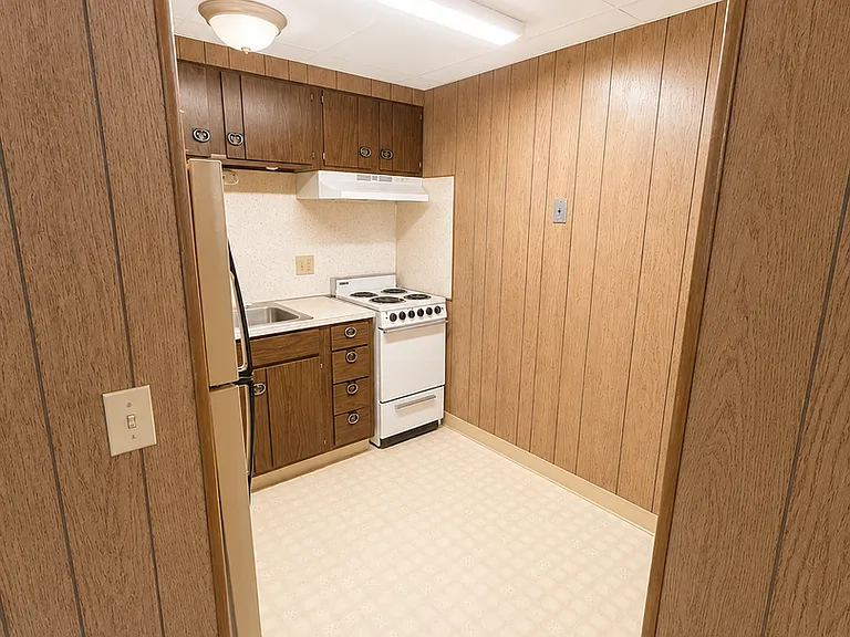 2339 Alderson Ave — Photo 9