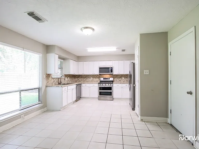 7414 Pebblemill Ln — Photo 5