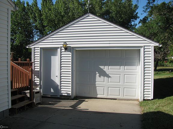 4th image of 307 E Park Ave