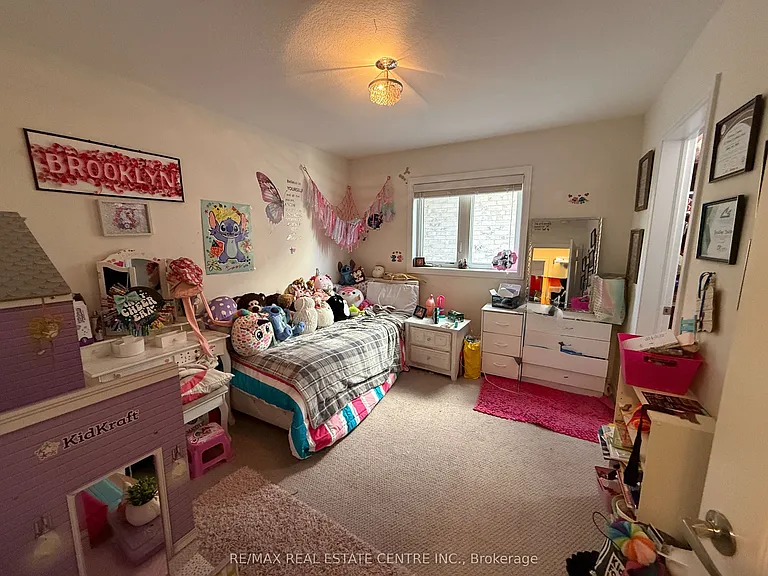 499 Thompson St — Photo 18