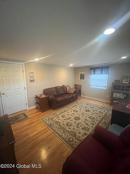 4th image of 4 Turf Lane