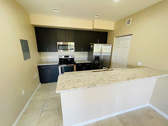 3rd image of 13180 Bella Casa Cir #397